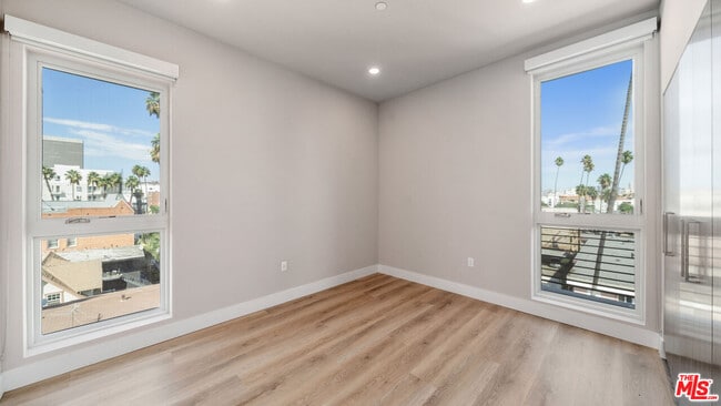 927 Fedora St in Los Angeles, CA - Building Photo - Building Photo