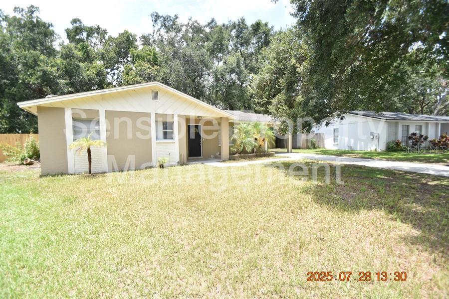 1802 Green Ridge Rd in Tampa, FL - Building Photo