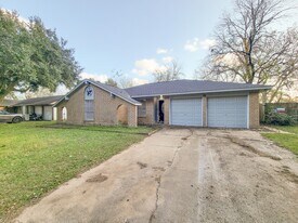 2024 Stones throw Dr in Bay City, TX - Building Photo