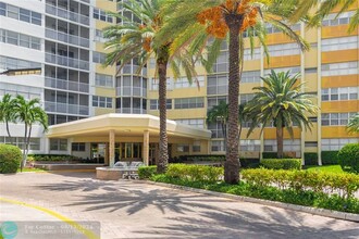 100 Golden Isles Dr in Hallandale Beach, FL - Building Photo - Building Photo