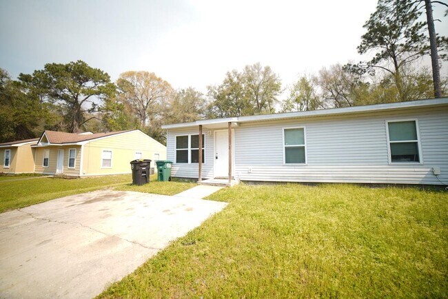 property at 6311 S Placid Pl