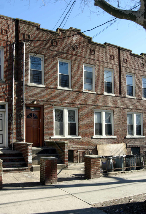 611 Euclid Ave in Brooklyn, NY - Foto de edificio