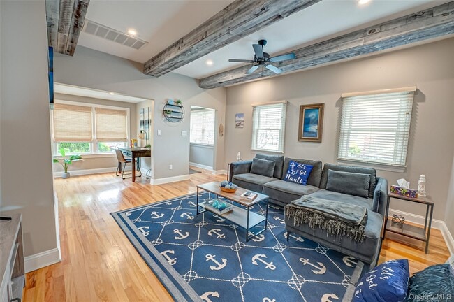 71 S Bay Dr in Babylon, NY - Building Photo - Building Photo