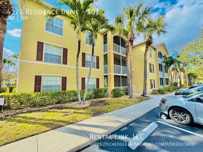 4121 Residence Drive in Ft. Myers, FL - Foto de edificio - Building Photo