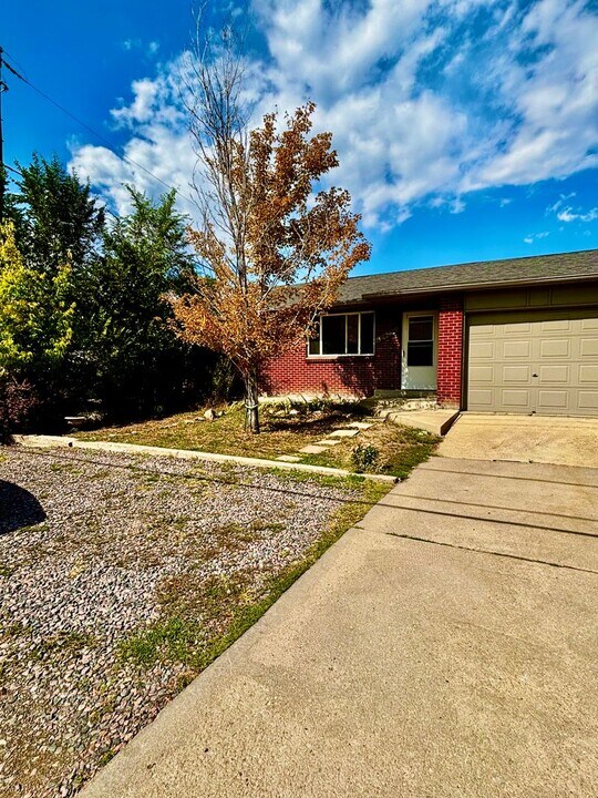 6001-6003 W 6th Ave in Lakewood, CO - Building Photo
