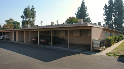 4481-4497 E Sierra Madre Ave in Fresno, CA - Building Photo - Building Photo