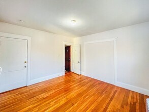 112 Brush Hill Rd-Unit -3 in Milton, MA - Building Photo - Building Photo