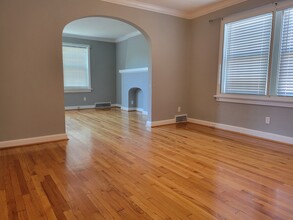 7230 W Park Ave, Unit 2nd floor in Richmond Heights, MO - Building Photo - Building Photo