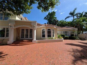 2878 Valencia Way in Ft. Myers, FL - Building Photo - Building Photo