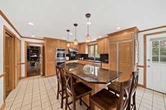 34 Saddle Club Rd in Lexington, MA - Foto de edificio - Building Photo