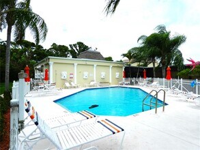 11237 Kapok Grand Cir in St. Petersburg, FL - Building Photo - Building Photo