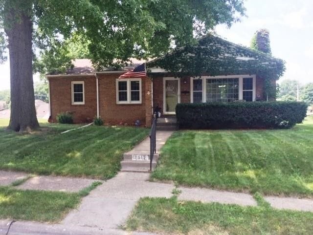 property at 2512 Glen Plz