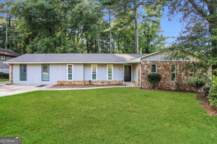 1004 Strawberry Ln in Ellenwood, GA - Building Photo