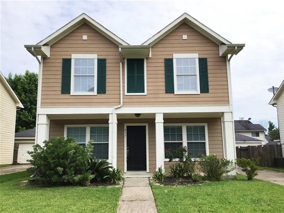 817 Lightningbug Ln in Conroe, TX - Foto de edificio