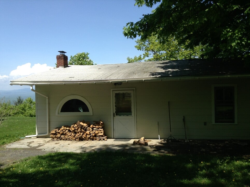 290 Henry Rd in Pine Bush, NY - Building Photo