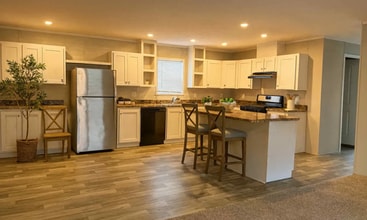 16645 Lakewood Dr in Holly, MI - Foto de edificio - Building Photo