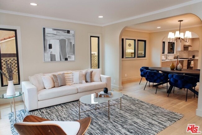 1039 Havenhurst Dr in West Hollywood, CA - Building Photo - Building Photo