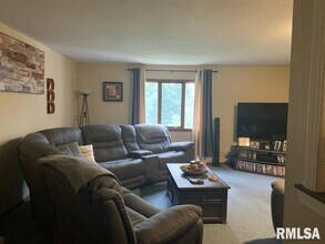 3895 Prairie Ln in Bettendorf, IA - Building Photo - Building Photo