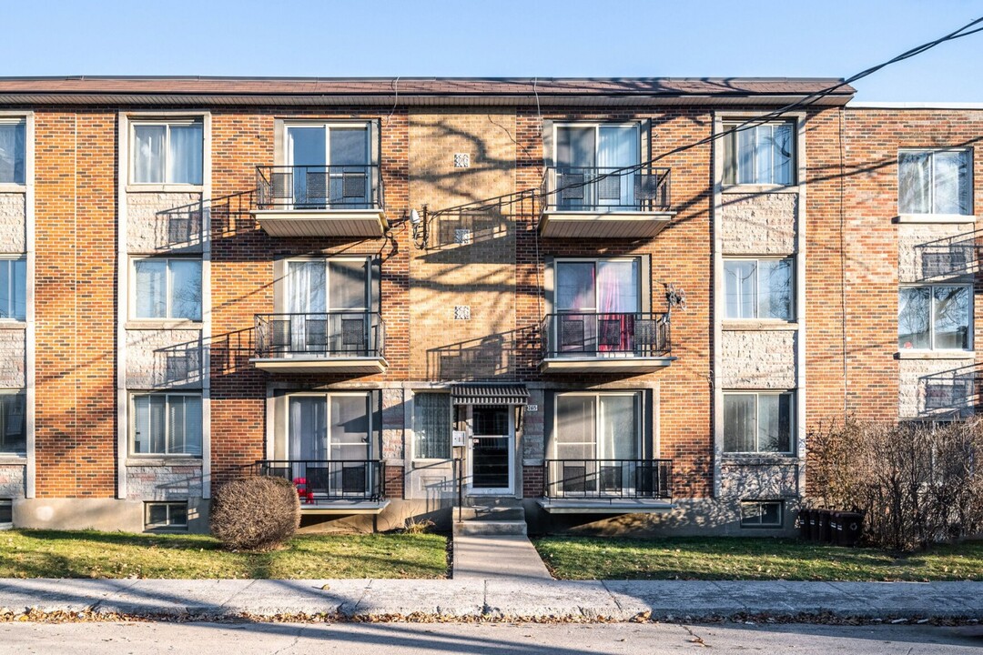 2615 Langelier Boul in Montréal, QC - Building Photo