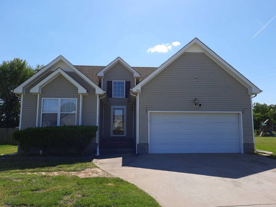 952 Cindy Jo Ct in Clarksville, TN - Foto de edificio