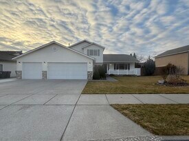 5312 Bakerloo Ln in Pasco, WA - Building Photo