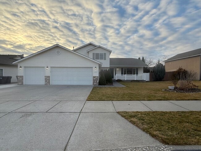 property at 5312 Bakerloo Ln