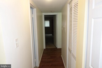 9739 Kings Crown Ct-Unit -2 in Fairfax, VA - Foto de edificio - Building Photo