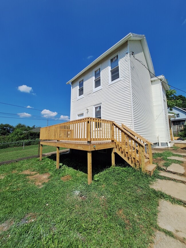 1916 Constitution Blvd in New Kensington, PA - Building Photo - Building Photo