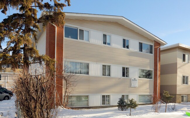 10637 108th St NW in Edmonton, AB - Building Photo - Building Photo