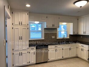 6809 Marty St in Overland Park, KS - Building Photo - Building Photo