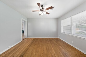 2527 Roy Cir in Houston, TX - Building Photo - Building Photo
