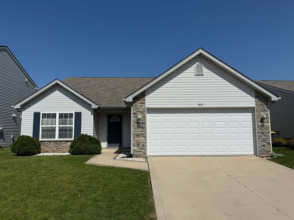 3921 Stanton Hall Pkwy in Fort Wayne, IN - Building Photo