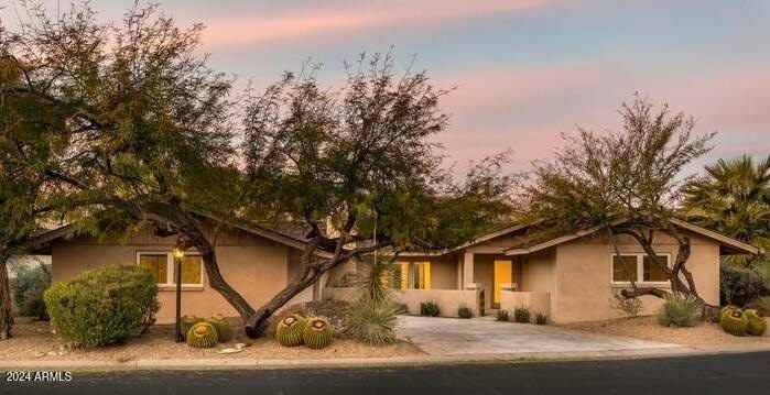 5635 E Lincoln Dr, Unit 28I in Paradise Valley, AZ - Building Photo