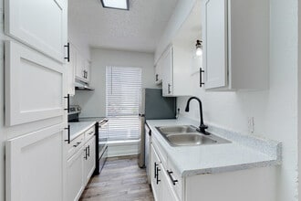 Regency Apartments in Arlington, TX - Building Photo - Interior Photo