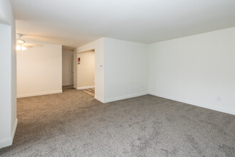 Knights Crossing in Bensalem, PA - Building Photo - Interior Photo