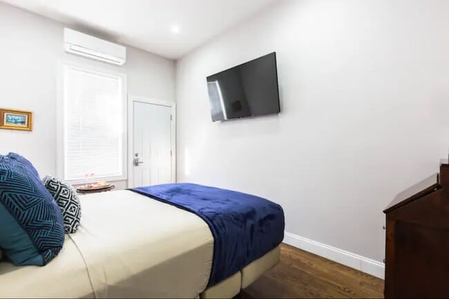 288 Hendrix St, Unit Master Suite in Brooklyn, NY - Building Photo - Building Photo