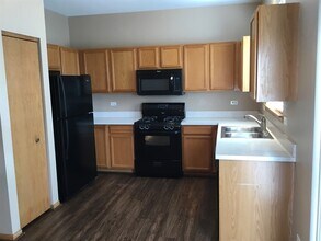 11S524 Rachael Ct in Willowbrook, IL - Building Photo - Building Photo