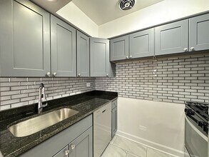 6830 N Sheridan Rd, Unit 452 in Chicago, IL - Building Photo - Building Photo