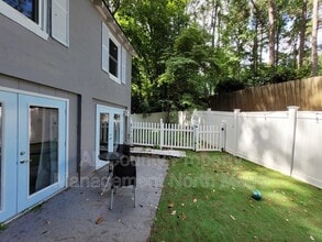 5606 Roberts Dr in Atlanta, GA - Building Photo - Building Photo