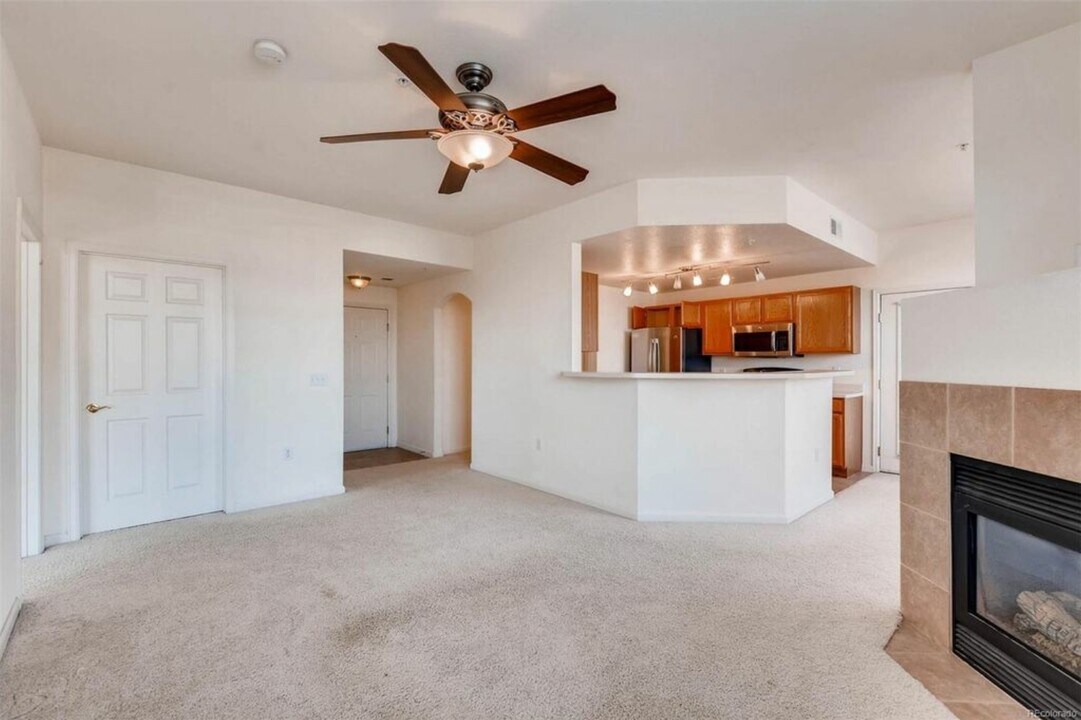 7440 S Blackhawk St, Unit 10102 in Englewood, CO - Building Photo