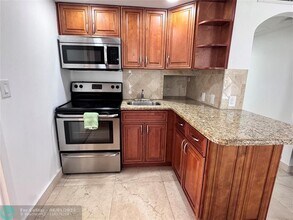 2601 S Course Dr in Pompano Beach, FL - Building Photo - Building Photo