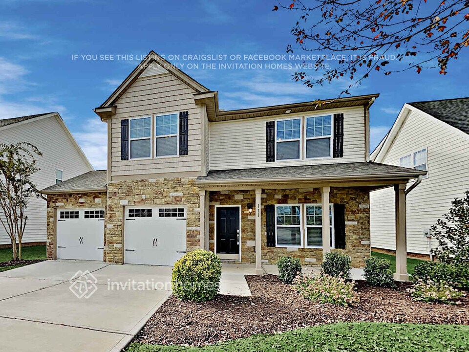 111 Louden Dr in Mooresville, NC - Foto de edificio