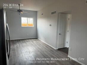 204 W Kyle Dr in Pueblo West, CO - Building Photo - Building Photo