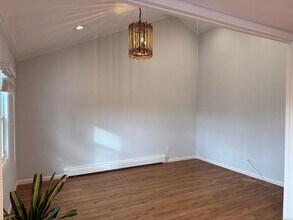 4 Edna Dr in Syosset, NY - Building Photo - Building Photo