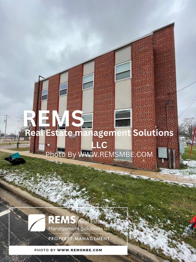 Golden Eagle Apartments in Mauston, WI - Building Photo - Building Photo