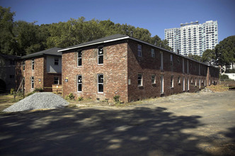 Gateway Courtyard in Atlanta, GA - Building Photo - Building Photo