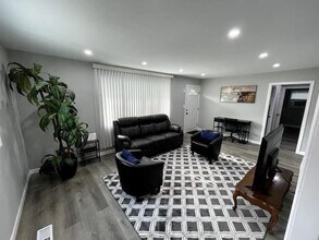 271 Beacon St in Framingham, MA - Building Photo - Building Photo