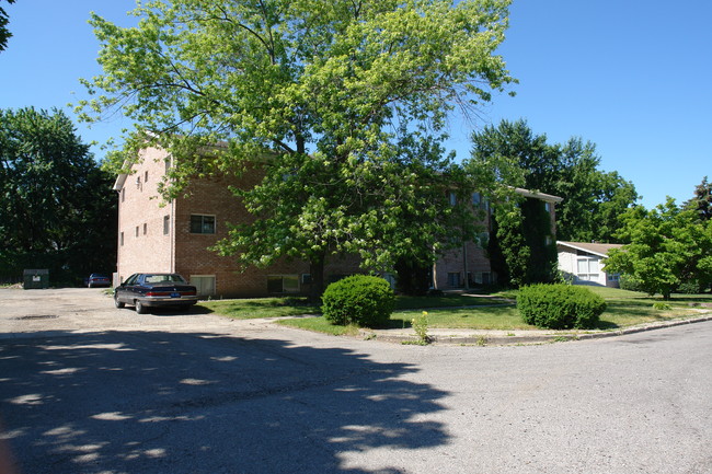 2805 Harwick Dr in Lansing, MI - Building Photo - Building Photo