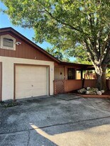 2678 Markham Ct in Palm Harbor, FL - Building Photo