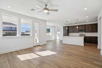 1104 Yaupon Holly Dr in Georgetown, TX - Foto de edificio - Building Photo